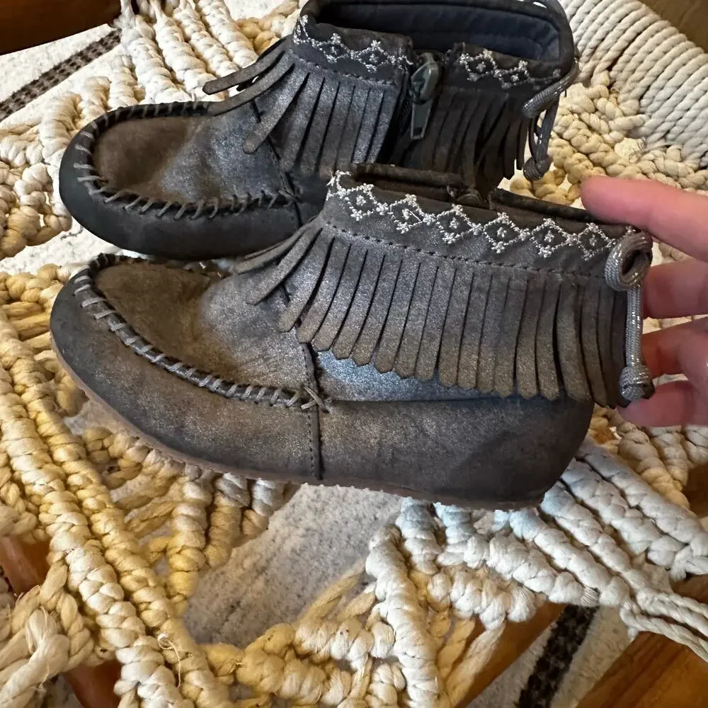Hanna Andersson Kids Girls Grey Metallic Fringe Moccasins Side Zip‎ High Top 11